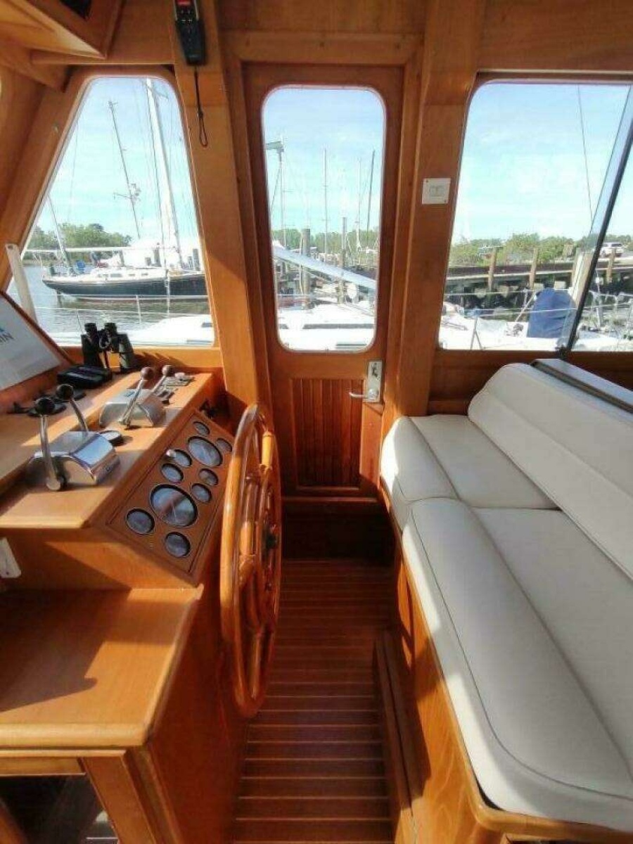 1996 Grand Banks Eastbay 40 Flybridge