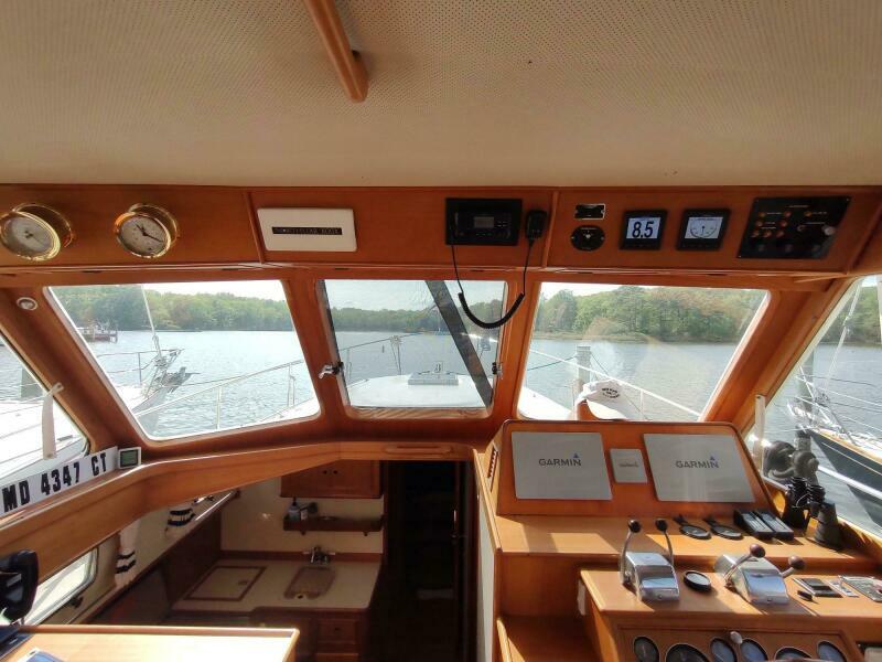 1996 Grand Banks Eastbay 40 Flybridge