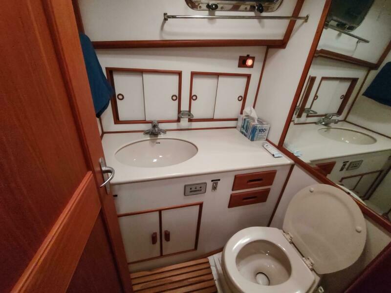 1996 Grand Banks Eastbay 40 Flybridge
