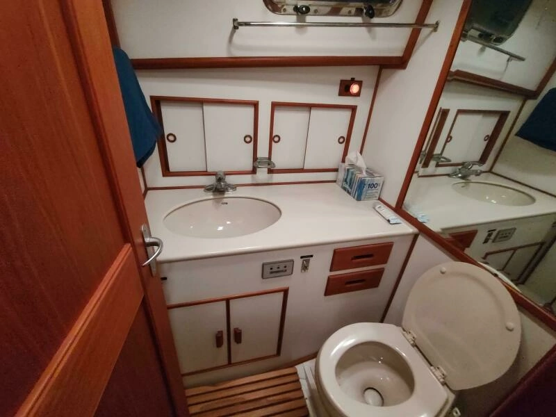 1996 Grand Banks Eastbay 40 Flybridge