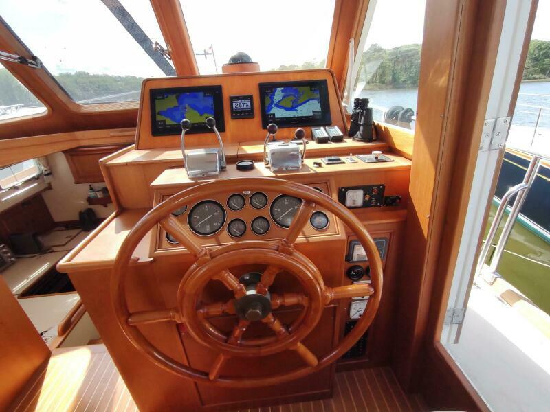 1996 Grand Banks Eastbay 40 Flybridge