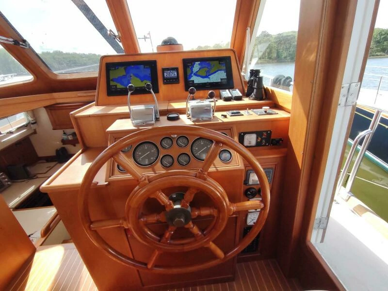 1996 Grand Banks Eastbay 40 Flybridge