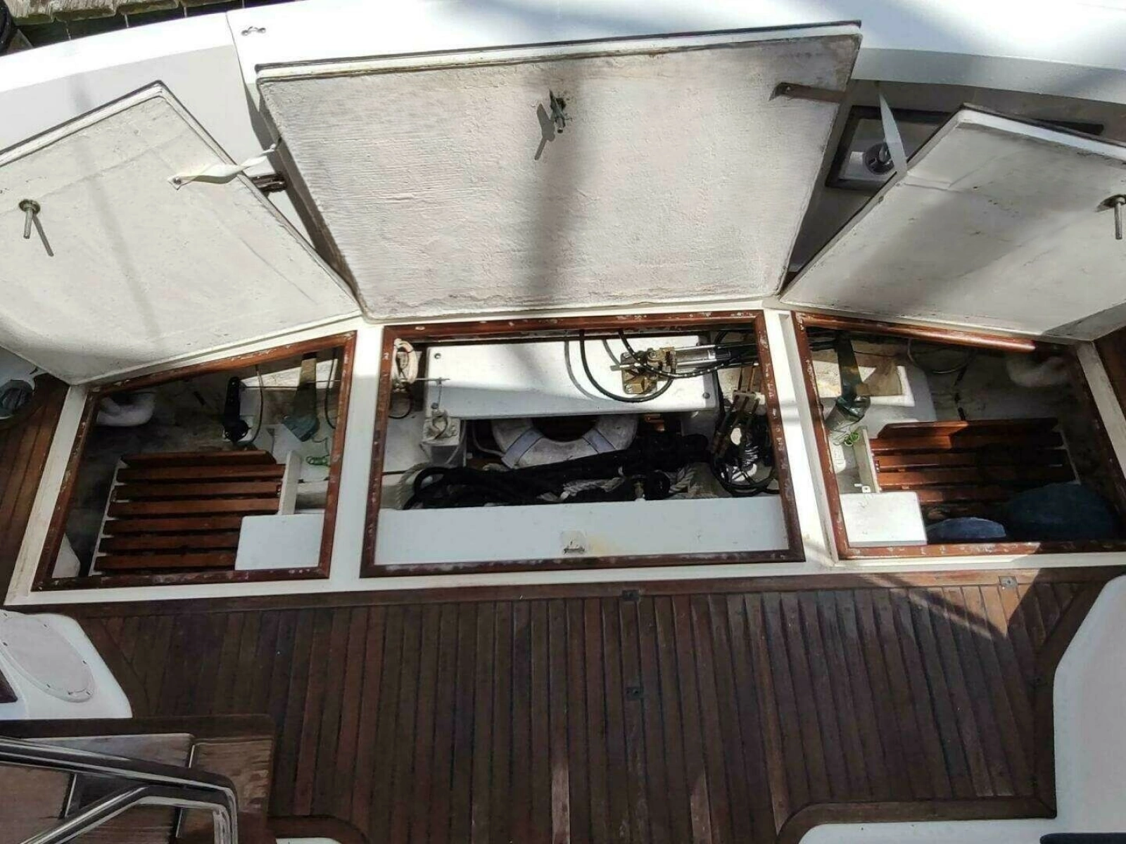 1996 Grand Banks Eastbay 40 Flybridge