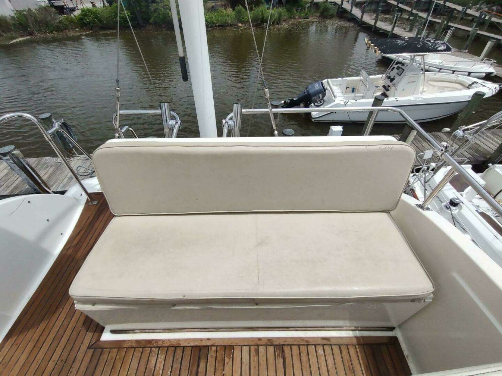 1996 Grand Banks Eastbay 40 Flybridge