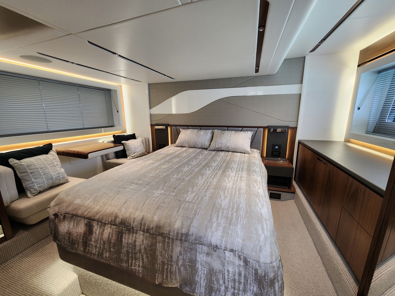 2023 Sunseeker 55 Predator EVO