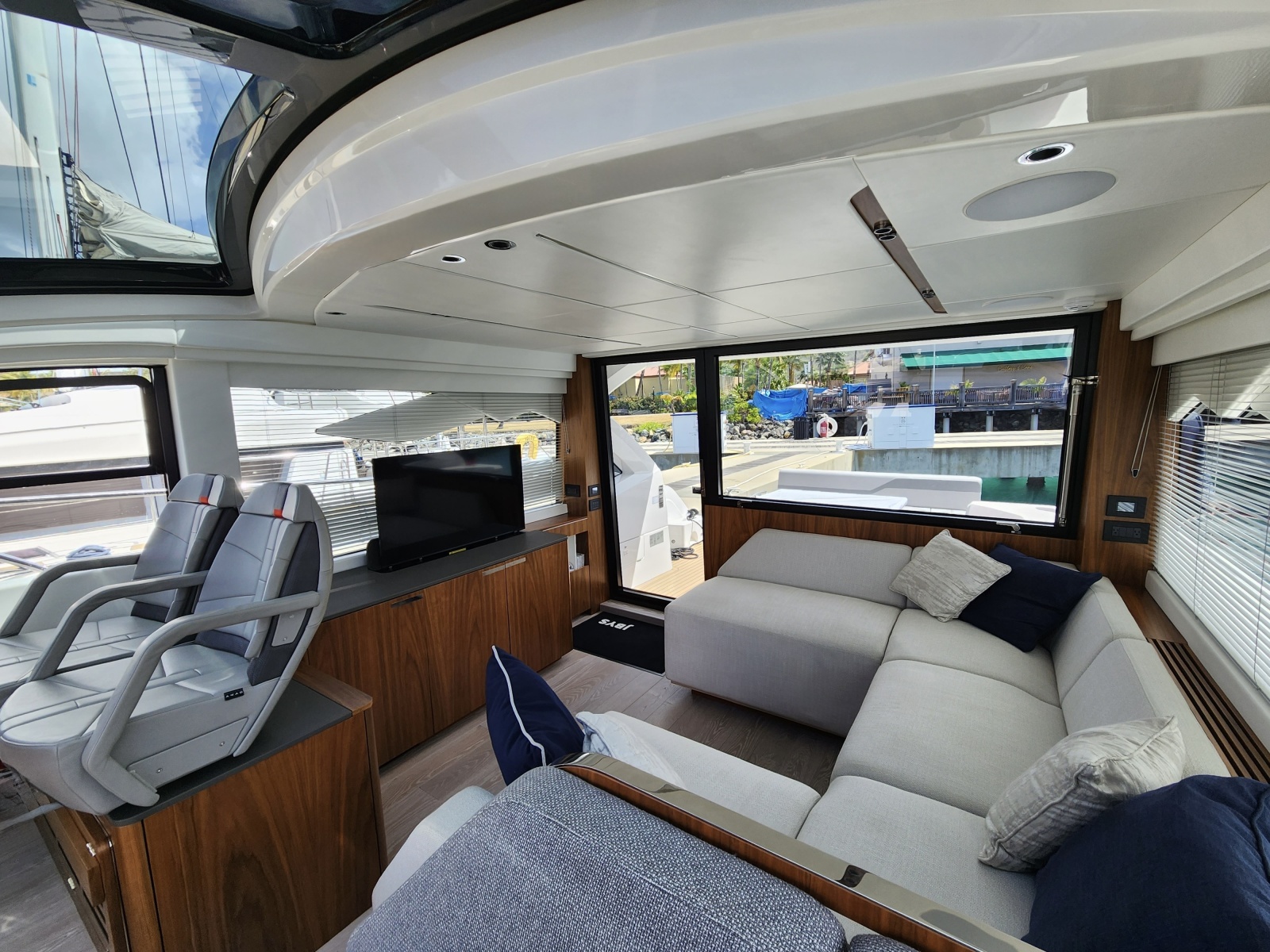 2023 Sunseeker 55 Predator EVO