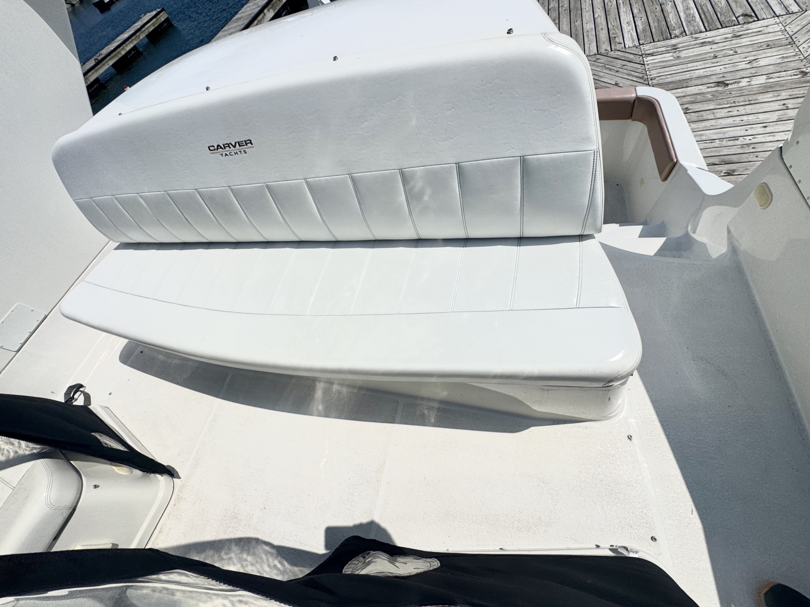 1998 Carver 35 Mariner