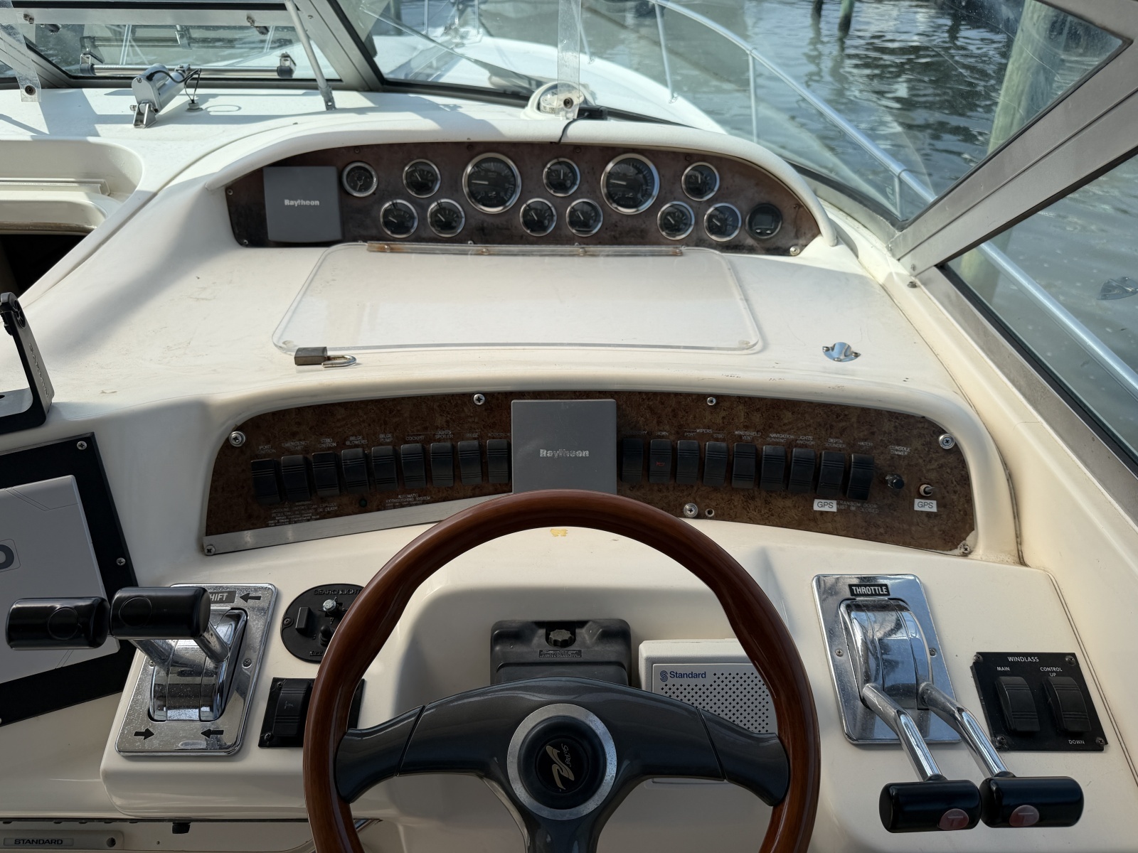 1997 Sea Ray Sundancer 330