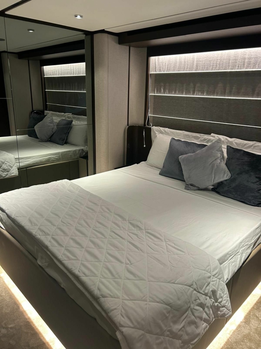 2023 Ferretti Yachts Ferretti 860