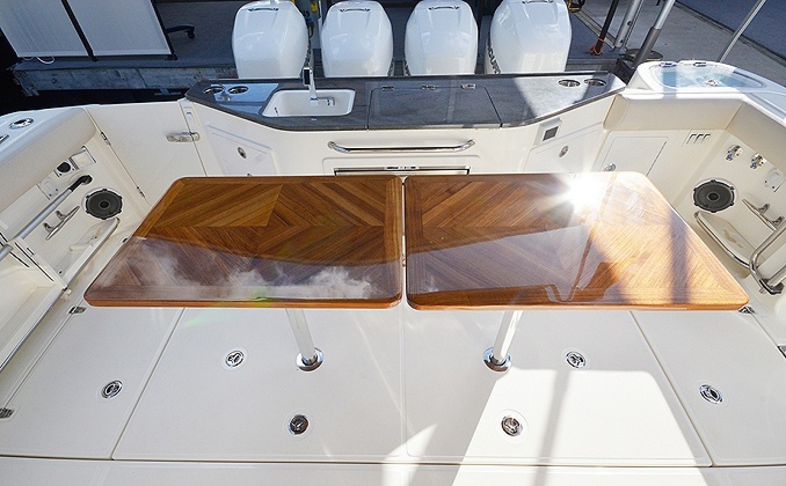 2021 Boston Whaler 405 Conquest