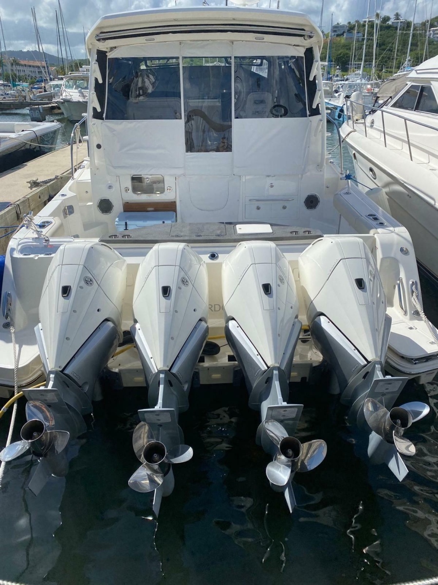 2021 Boston Whaler 405 Conquest