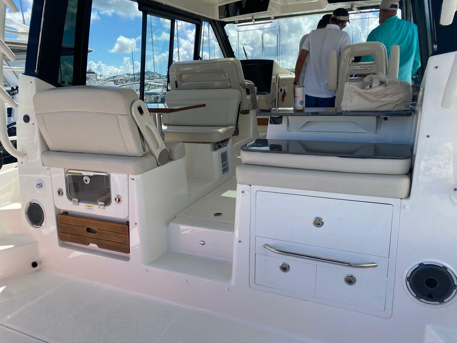 2021 Boston Whaler 405 Conquest