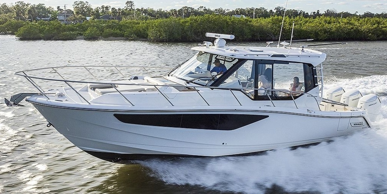 2021 Boston Whaler 405 Conquest