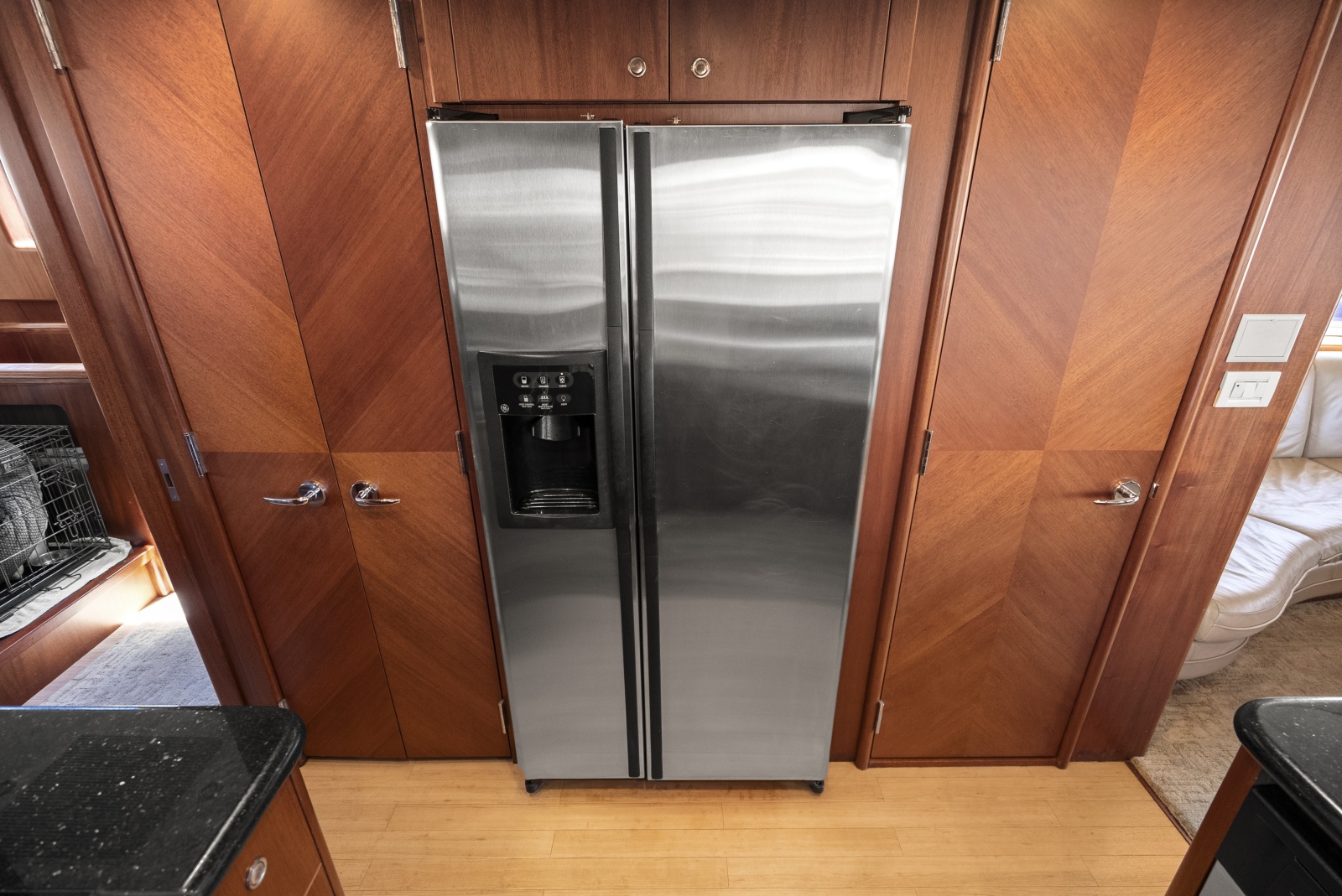 2004 Cheoy Lee Flybridge
