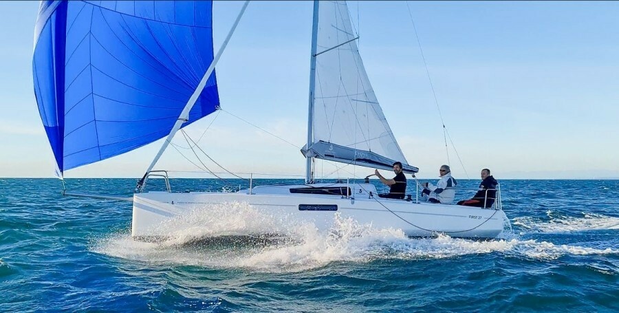 Beneteau First 27 Brochure