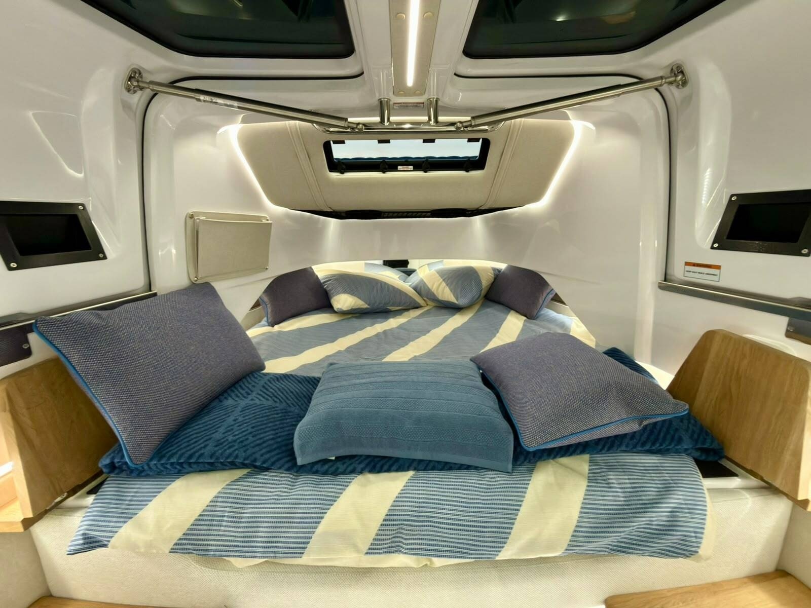 2026 Axopar 37 XC Cross Cabin