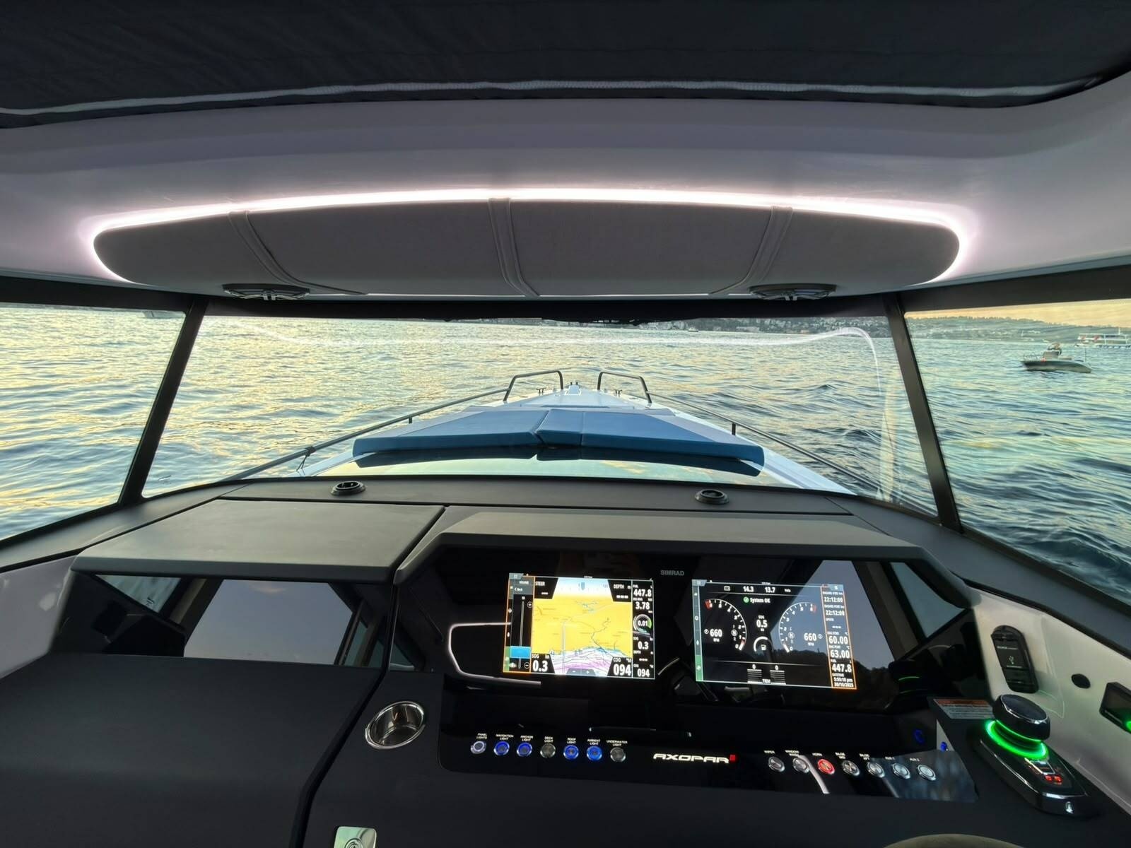 2026 Axopar 37 XC Cross Cabin
