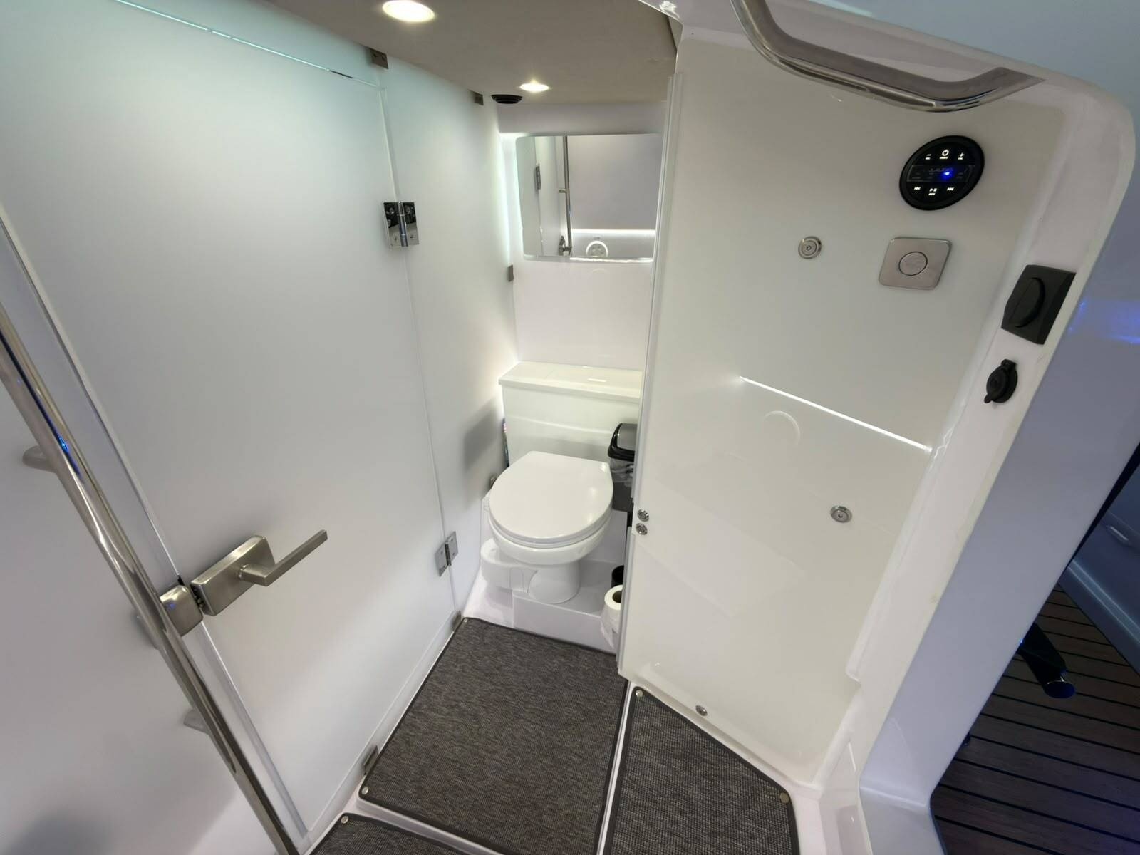 2026 Axopar 37 XC Cross Cabin
