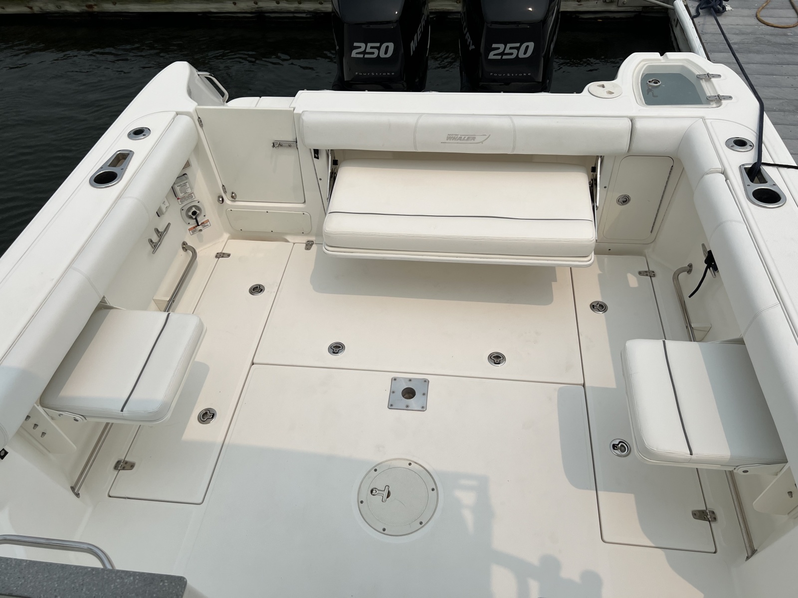 2013 Boston Whaler Conquest