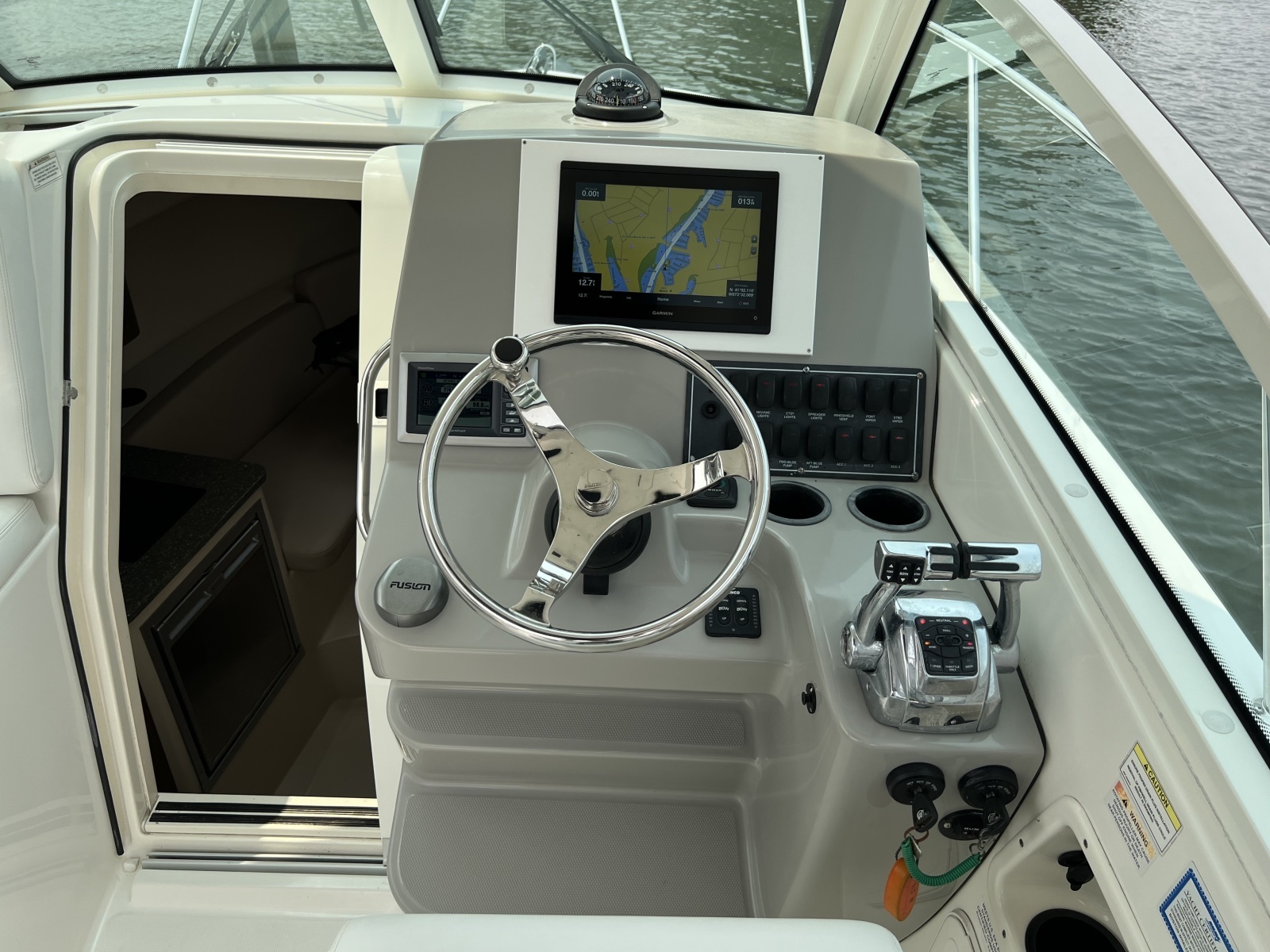 2013 Boston Whaler Conquest