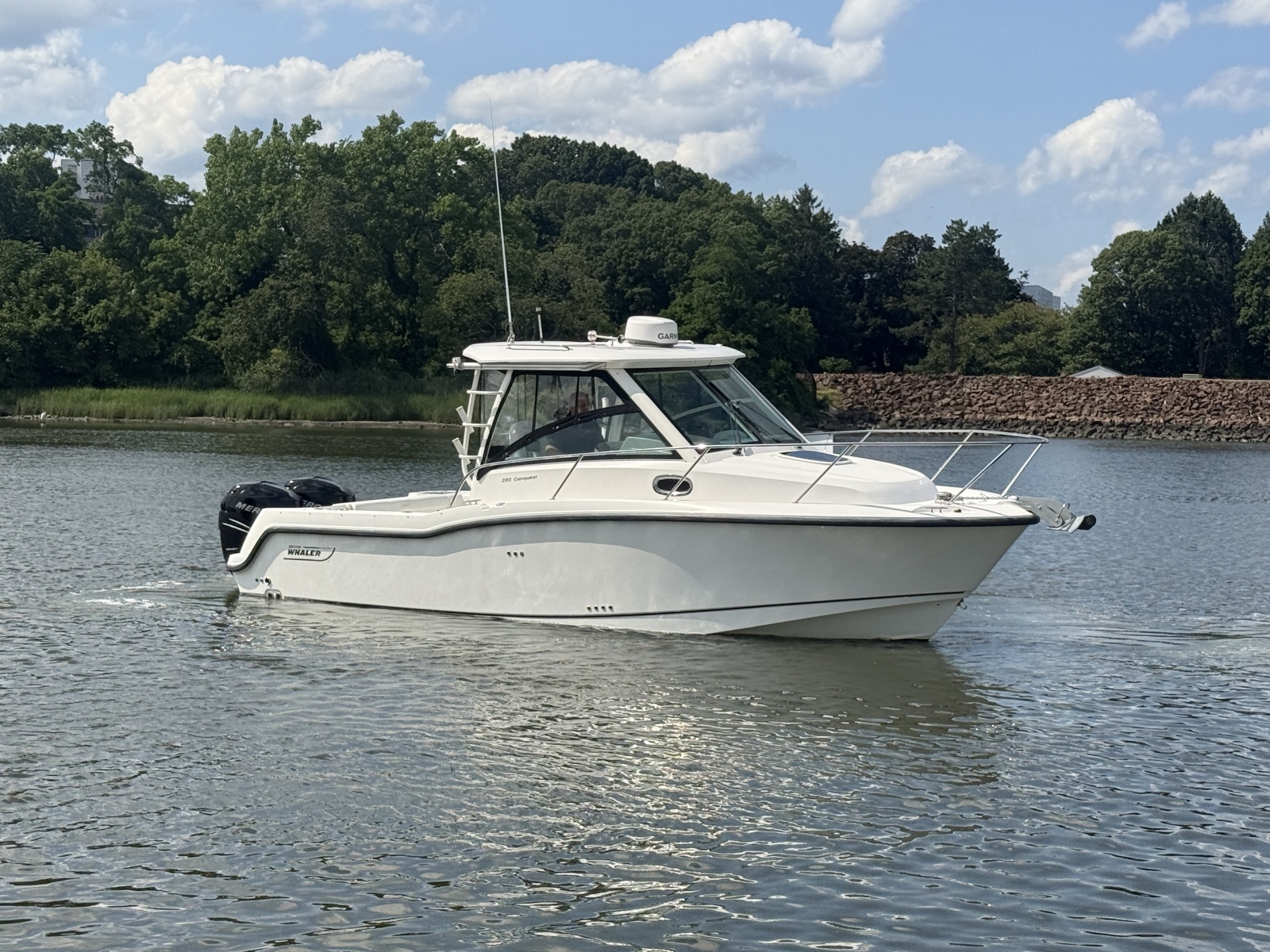 2013 Boston Whaler Conquest