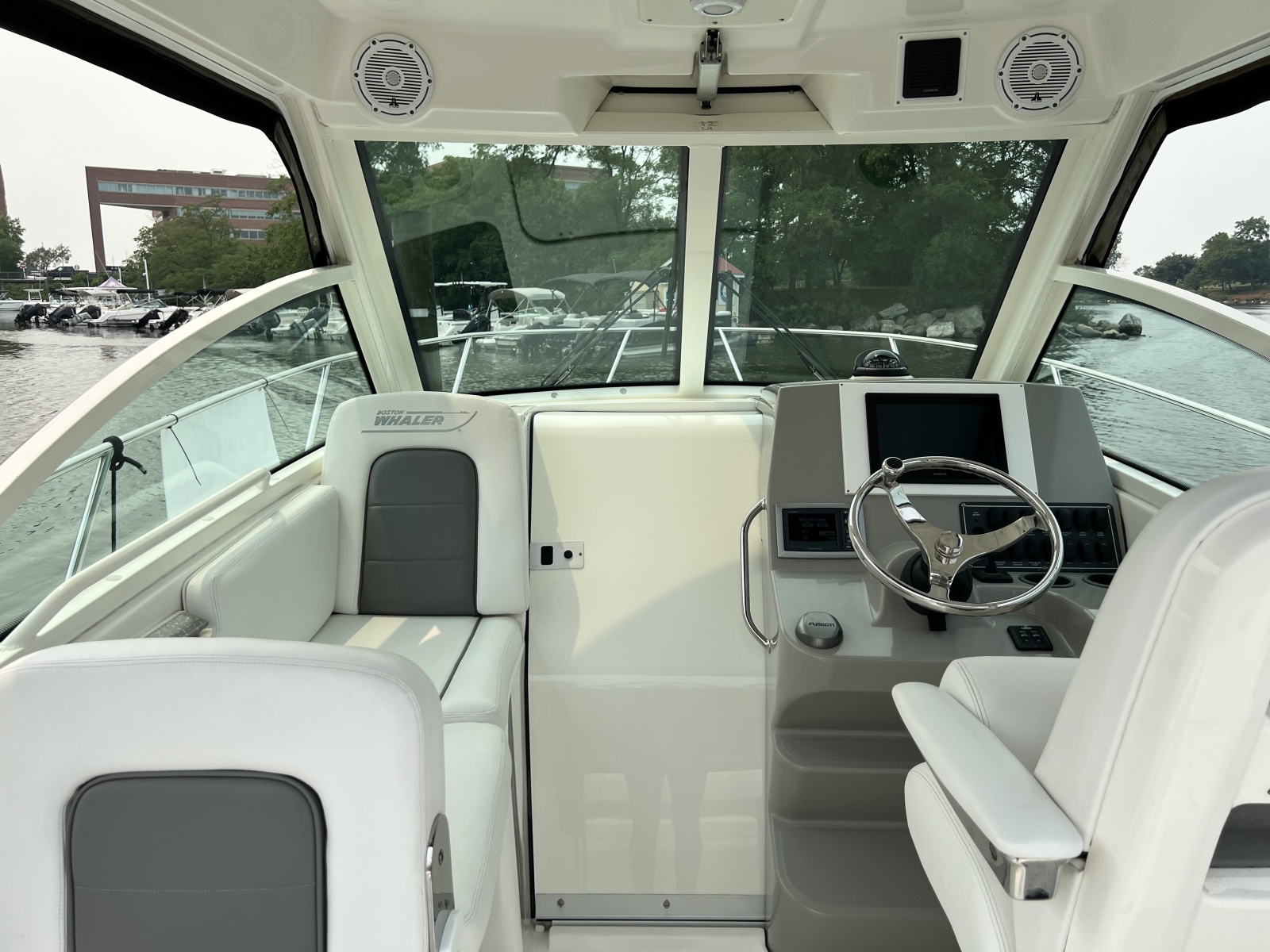 2013 Boston Whaler Conquest