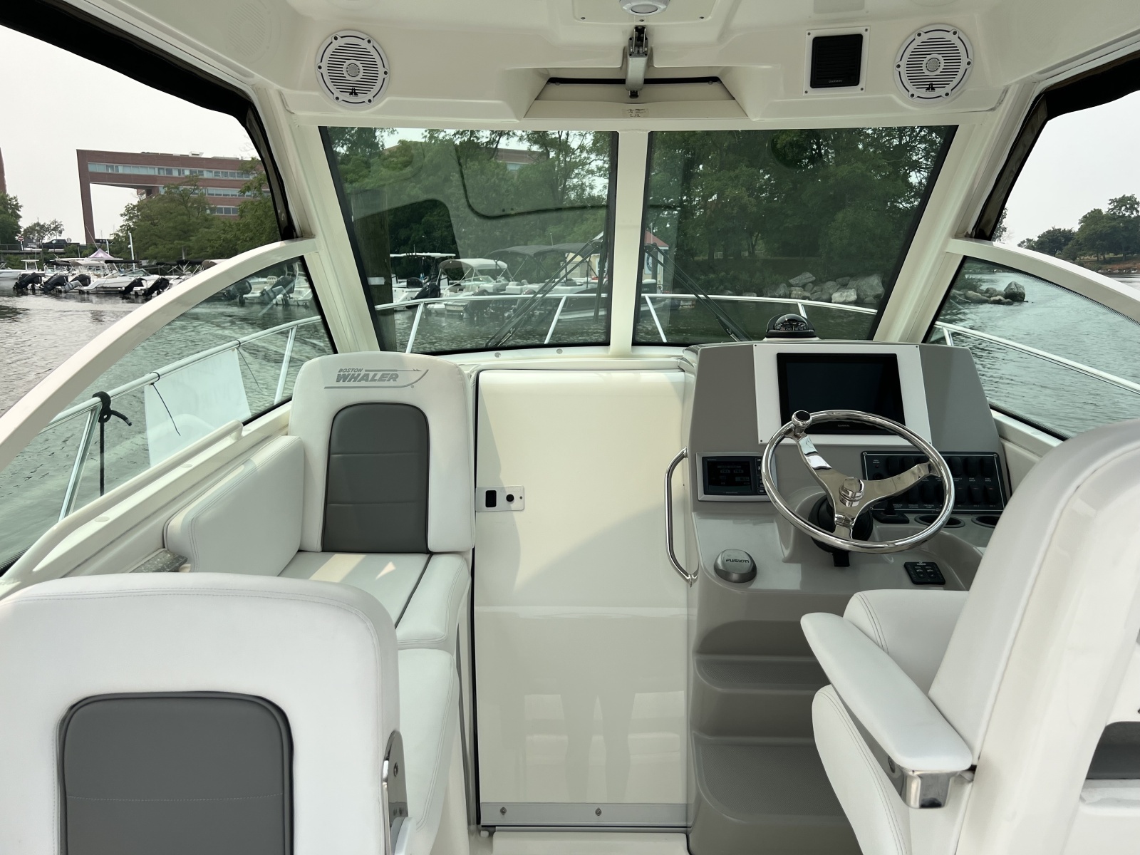 2013 Boston Whaler Conquest