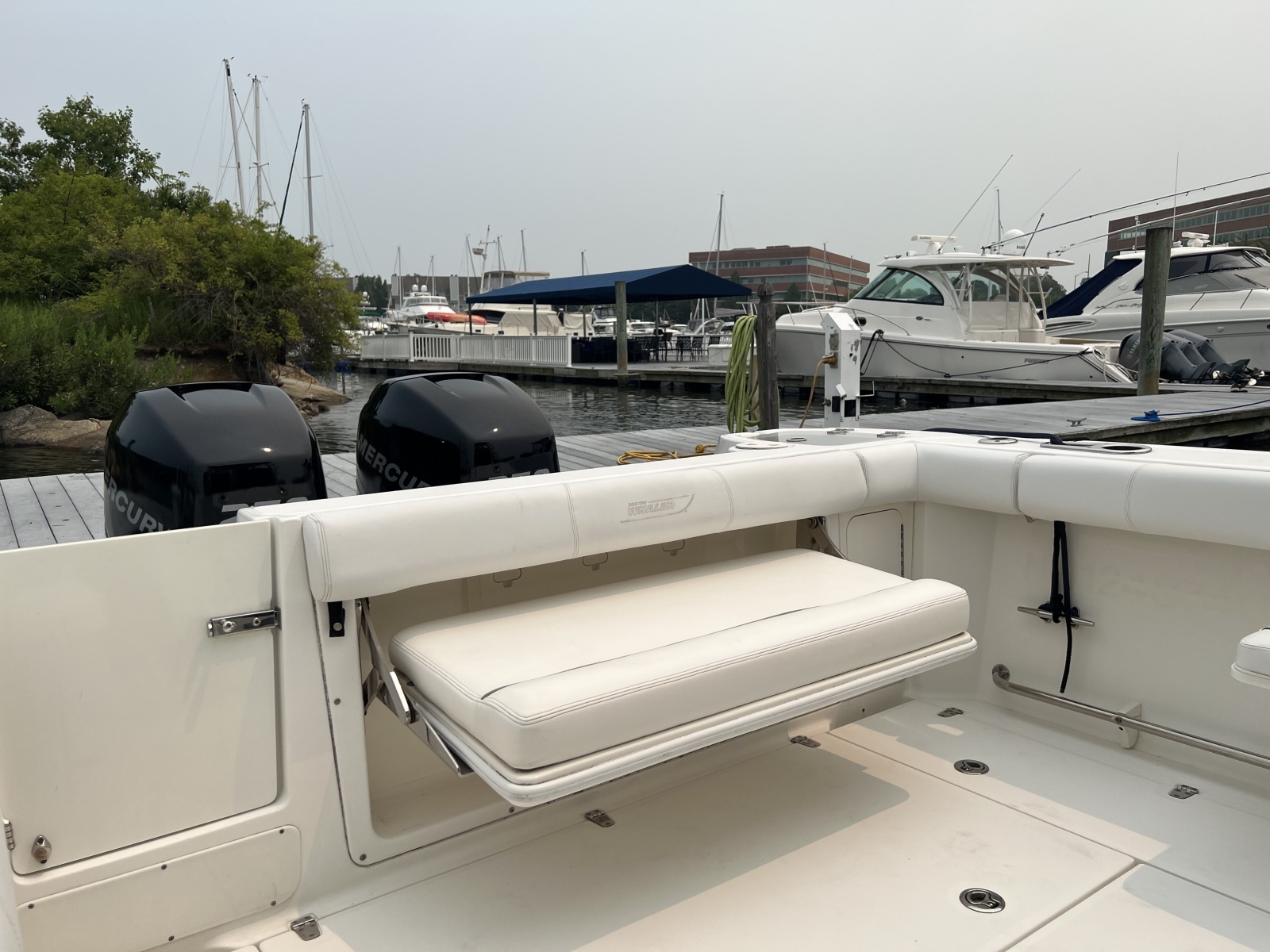 2013 Boston Whaler Conquest