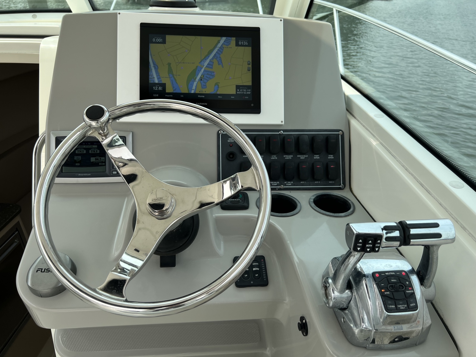 2013 Boston Whaler Conquest