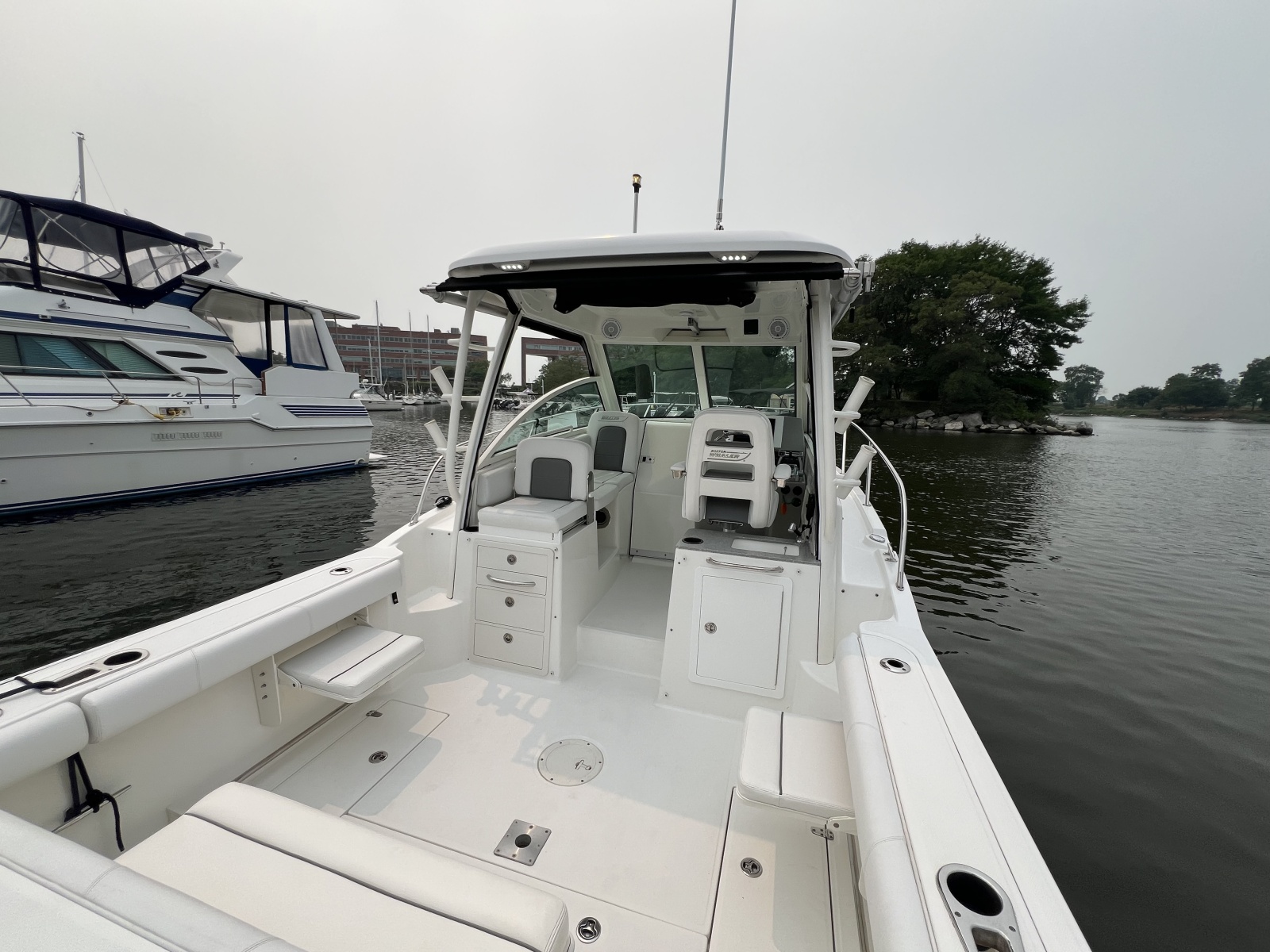 2013 Boston Whaler Conquest