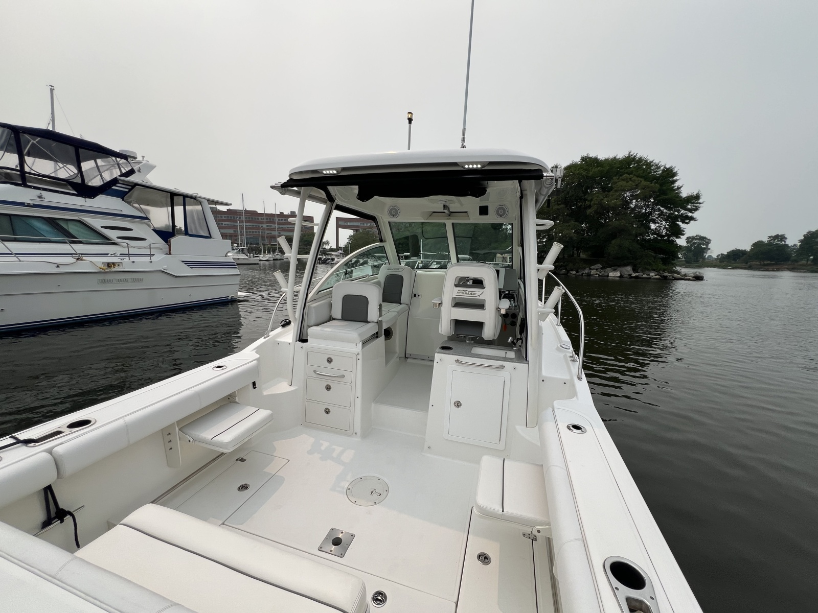 2013 Boston Whaler Conquest