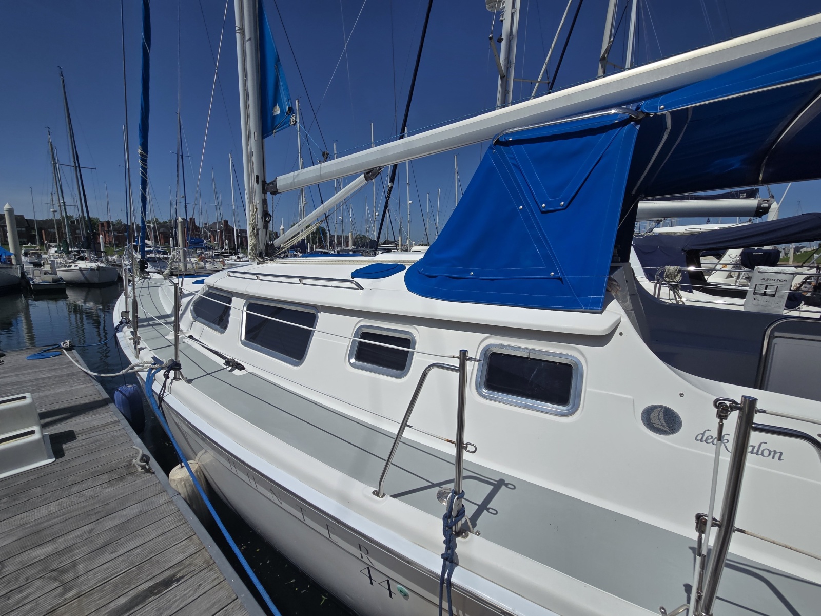 2007 Hunter 44 DS