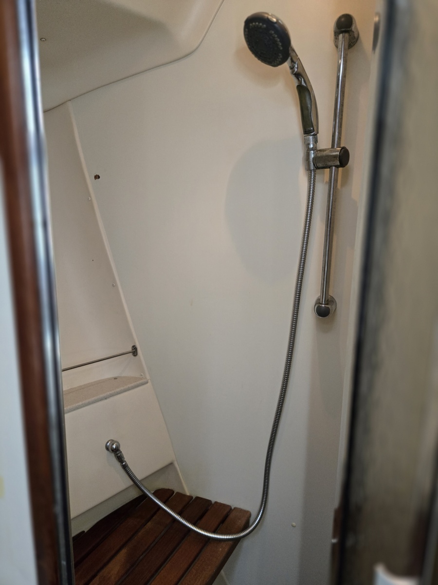 2007 Hunter 44 DS
