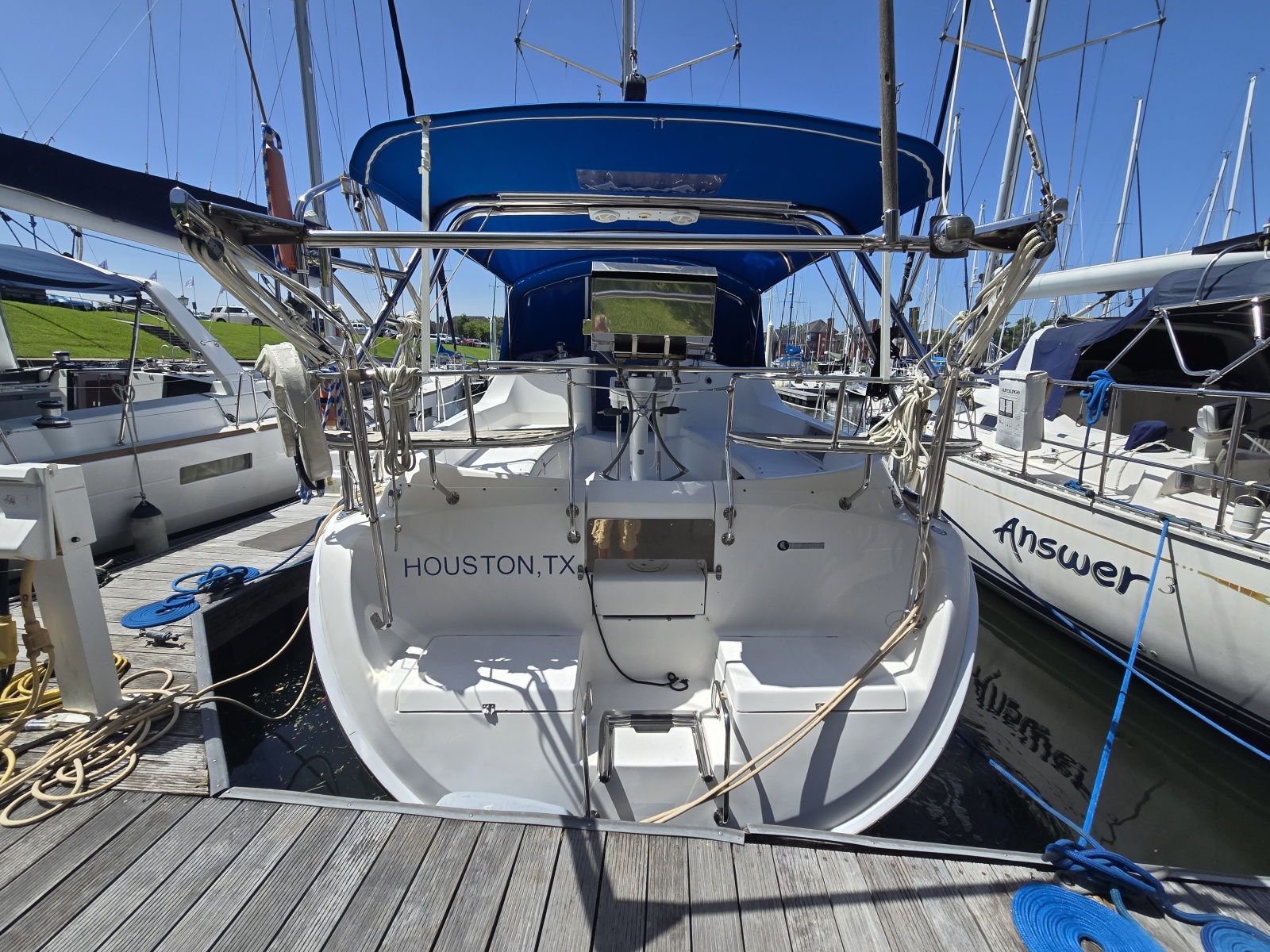 2007 Hunter 44 DS