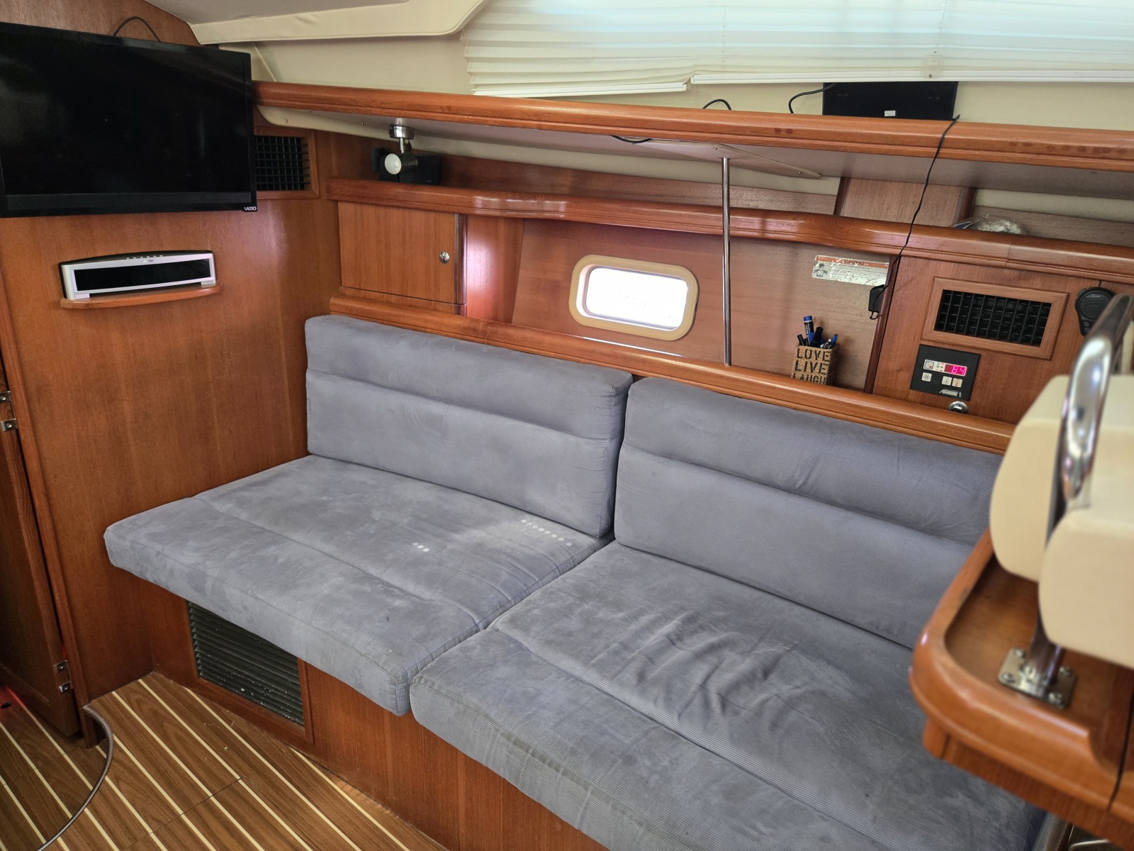 2007 Hunter 44 DS