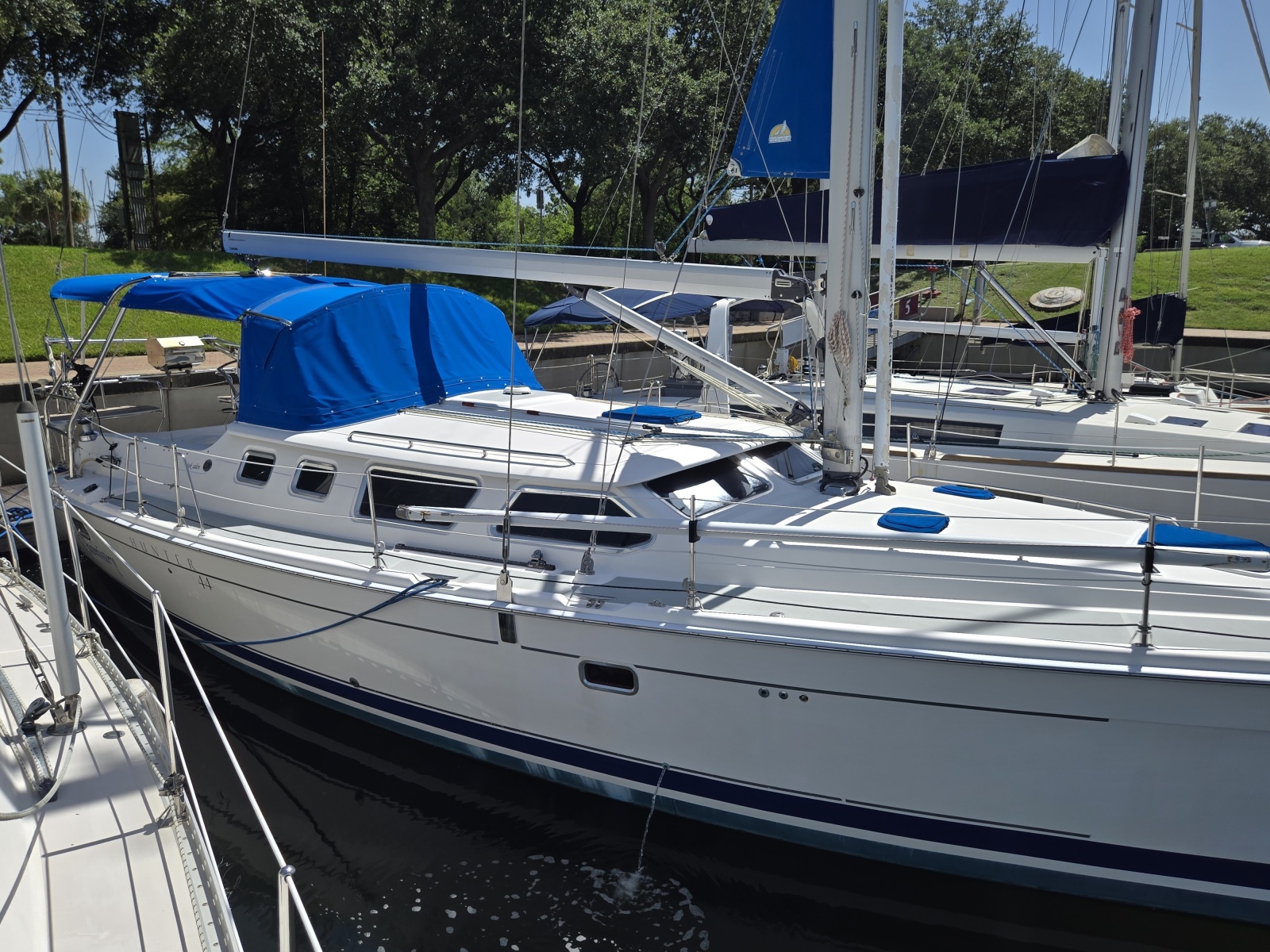 2007 Hunter 44 DS