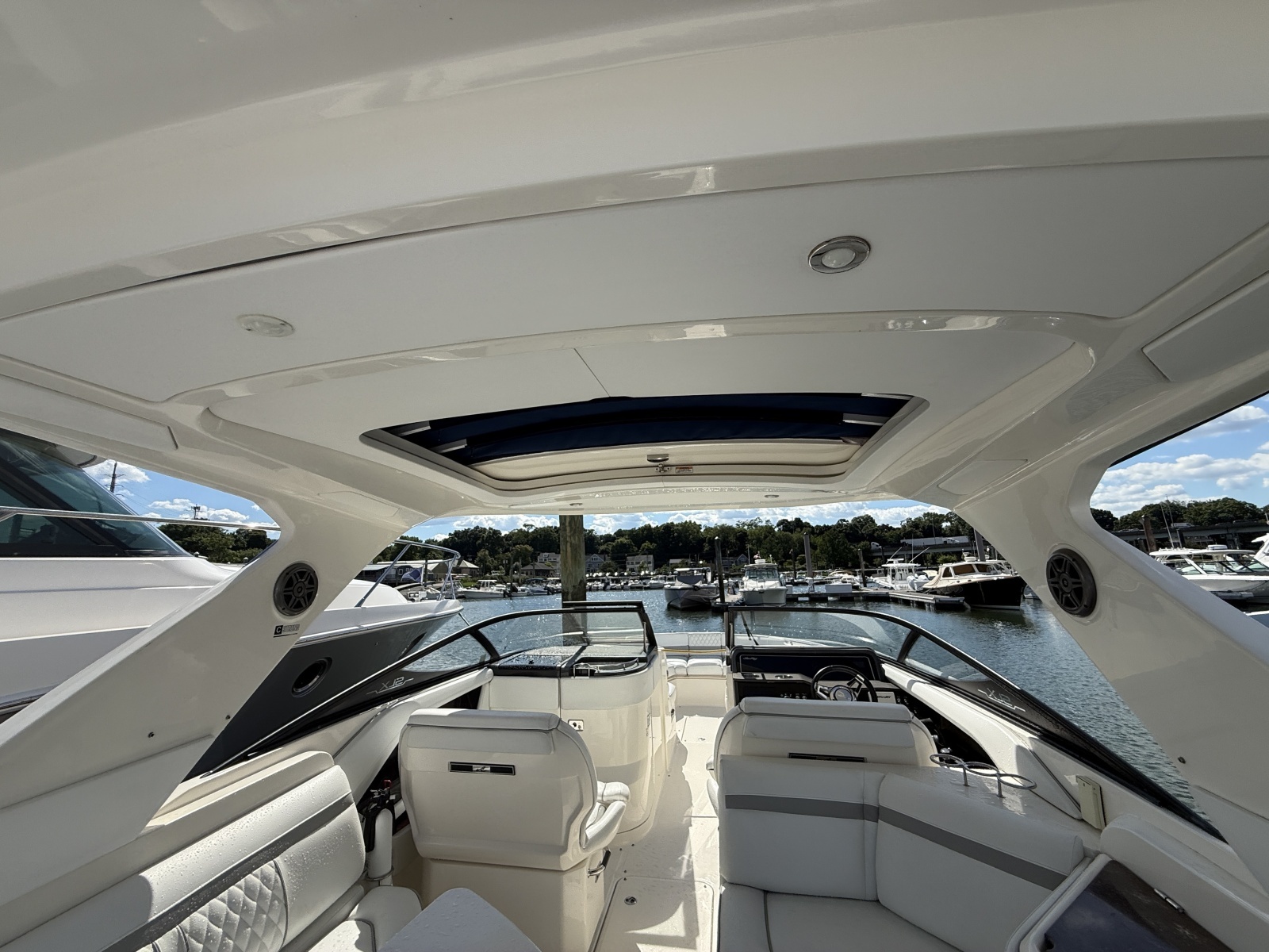 2016 Sea Ray 310 SLX