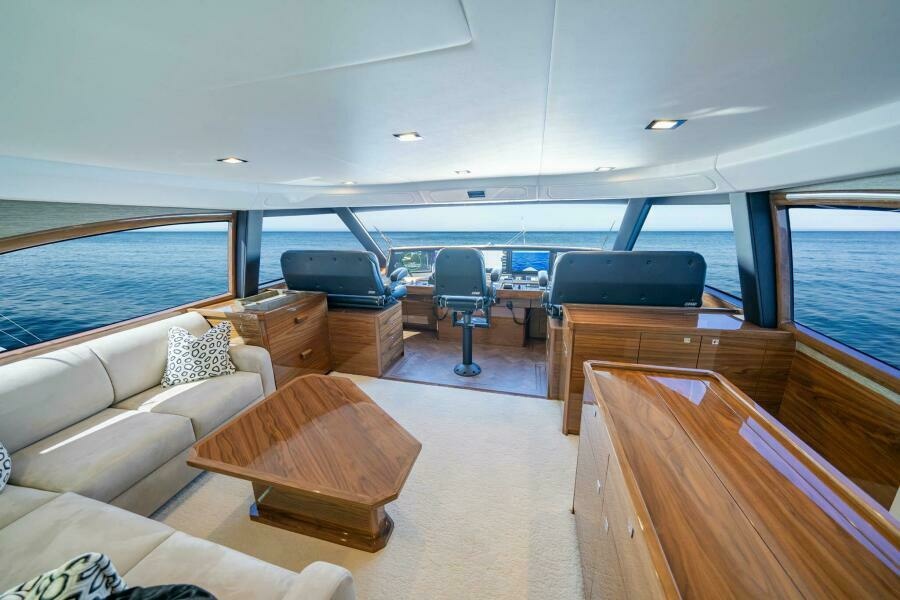 Viking 90 Sky Bridge - Enclosed Bridge