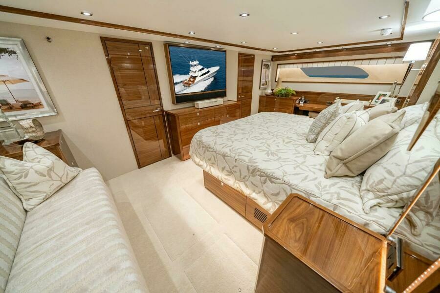 Viking 90 Sky Bridge - Full Beam MAster Stateroom