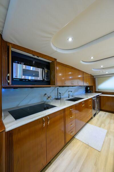 2004 Sea Force IX 82 Enclosed Bridge