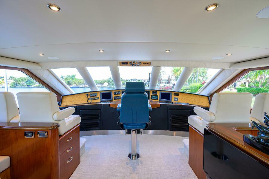2004 Sea Force IX 82 Enclosed Bridge