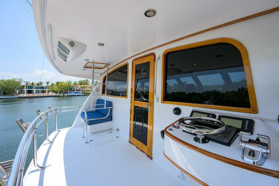 2004 Sea Force IX 82 Enclosed Bridge