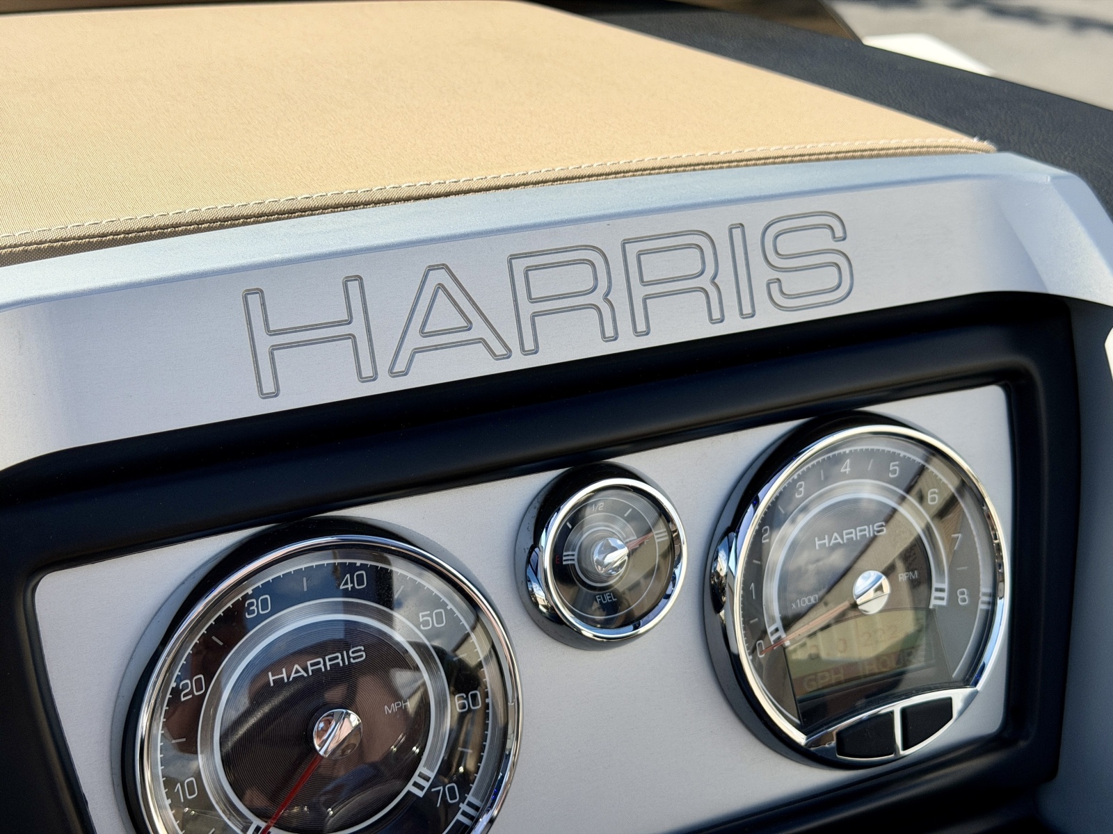 2019 Harris Crowne 250 SL Tritoon