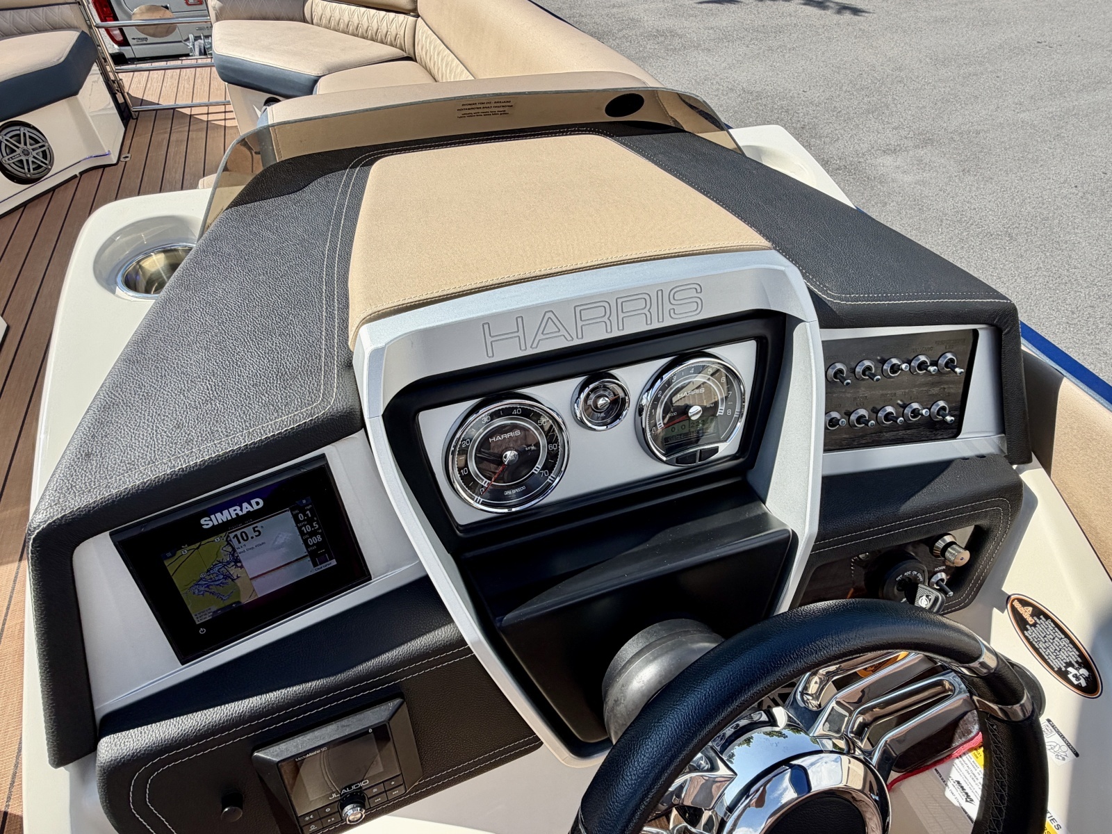2019 Harris Crowne 250 SL Tritoon