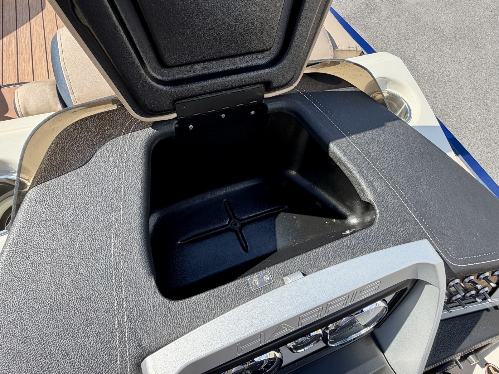 2019 Harris Crowne 250 SL Tritoon
