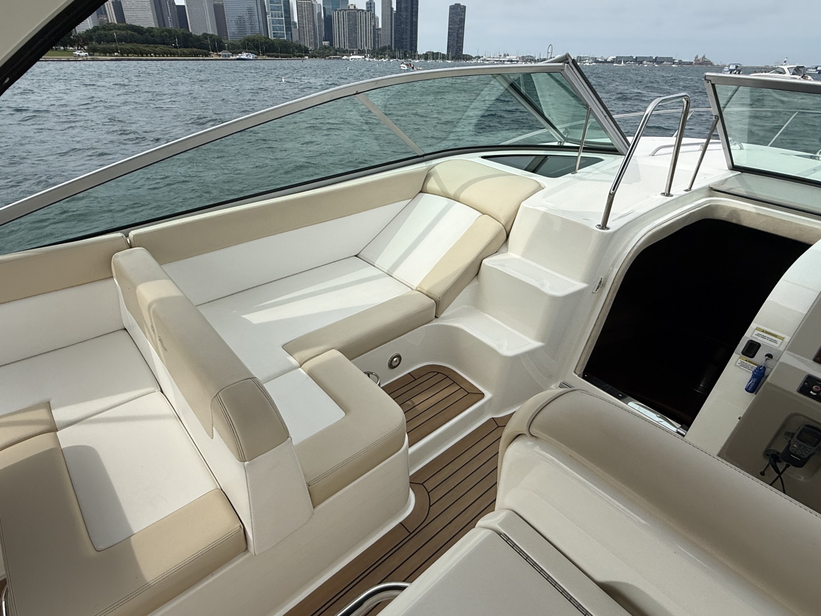 2013 Sea Ray 370 Venture