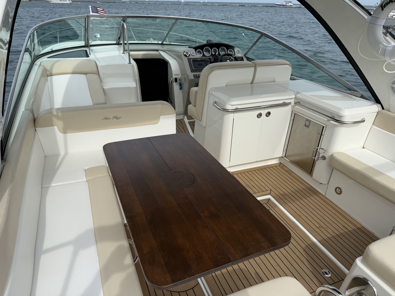 2013 Sea Ray 370 Venture