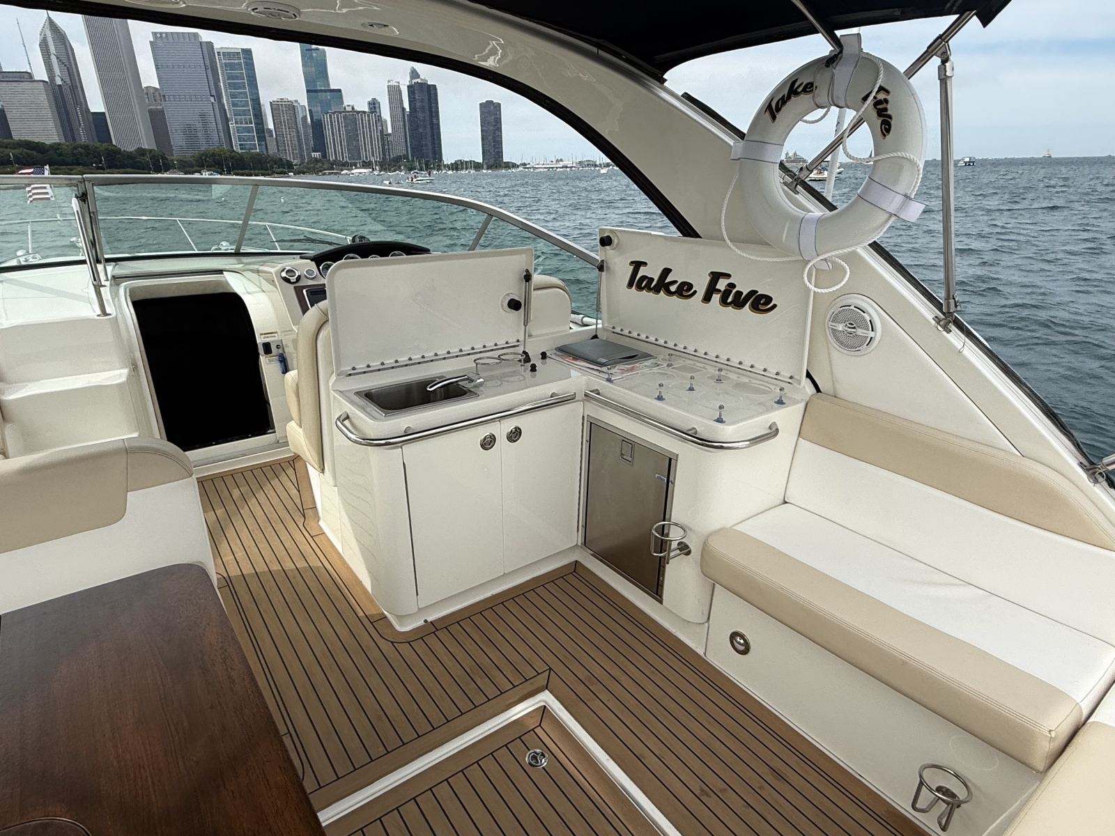 2013 Sea Ray 370 Venture
