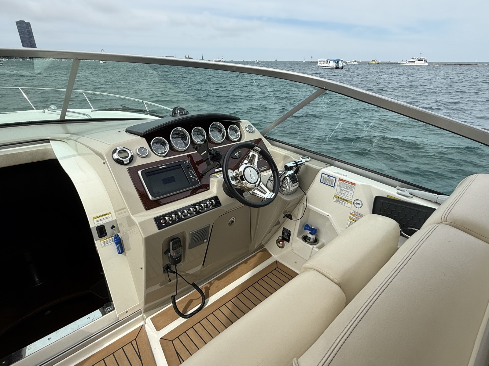 2013 Sea Ray 370 Venture
