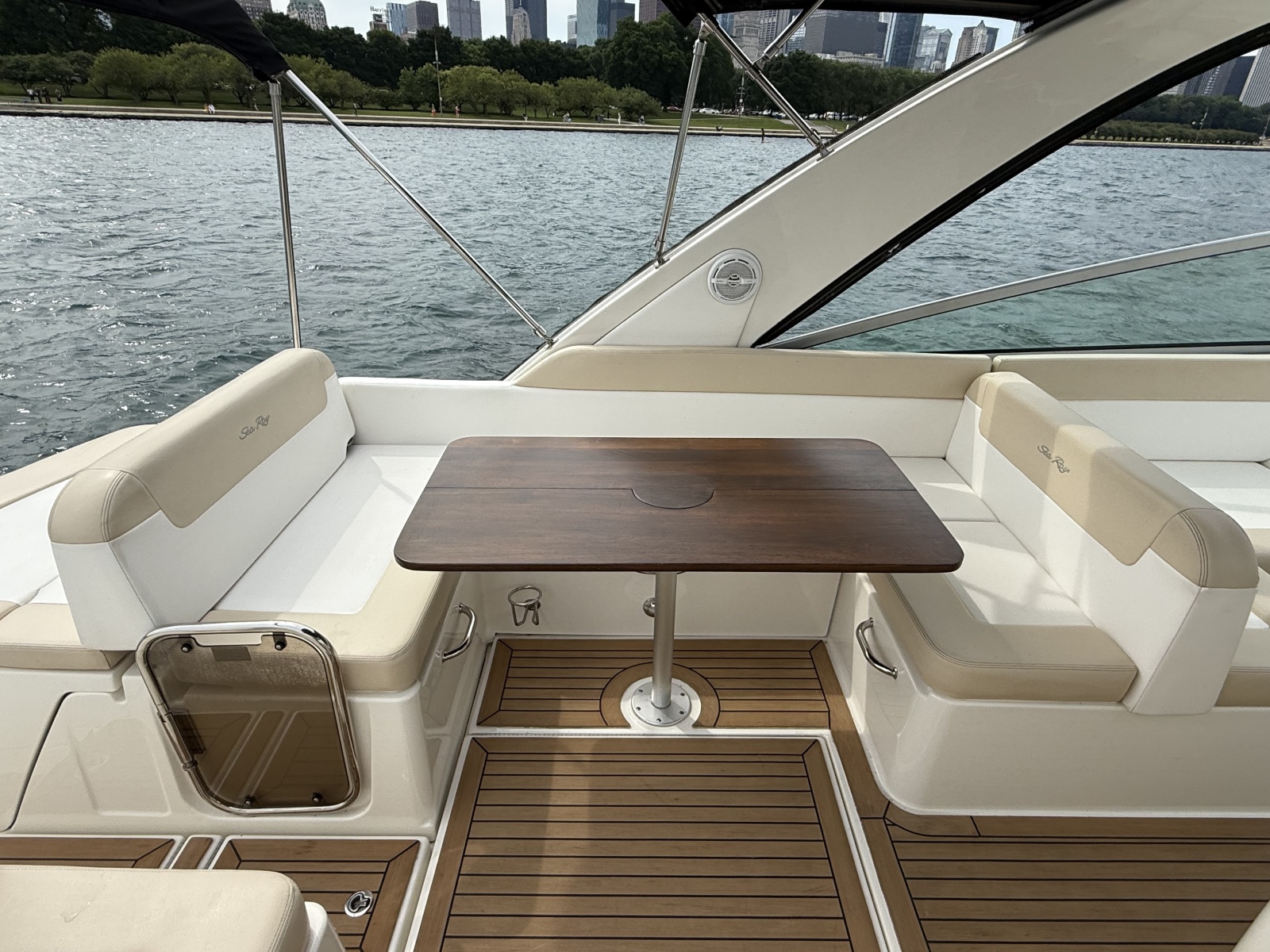 2013 Sea Ray 370 Venture